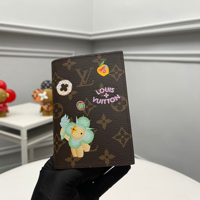 LOUIS VUITTON M12221 パスポートケース 雪秀シリーズ ヴィヴィエンヌ サイズ:14x10x2.5cm