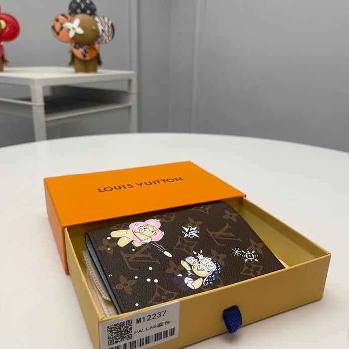 LOUIS VUITTON M12237 パスポートケース 雪秀シリーズ ヴィヴィエンヌ サイズ:10x14x2.5cm LOUIS VUITTON M12237 パスポートケース 雪秀シリーズ ヴィヴィエンヌ サイズ:10x14x2.5cm