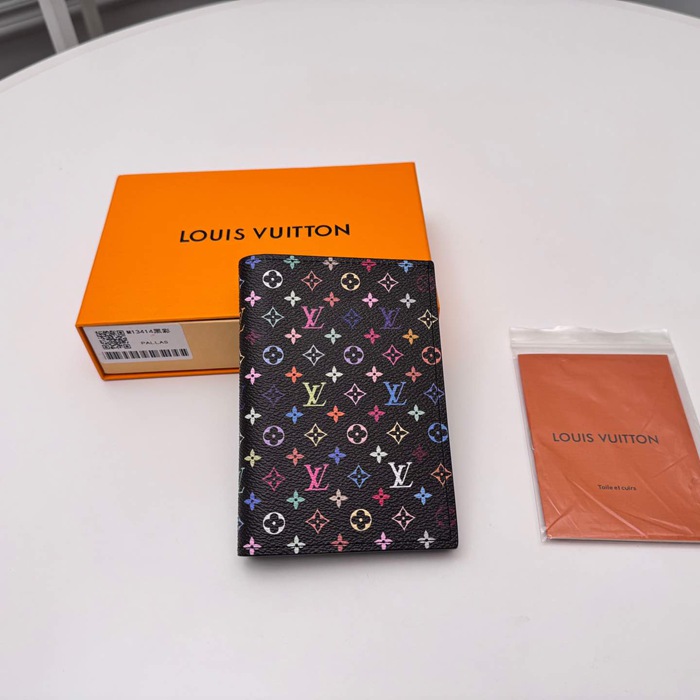 LOUIS VUITTON M13414 パスポートケース 村上隆コラボ ブラックマルチ サイズ:10x14x2.5cm
