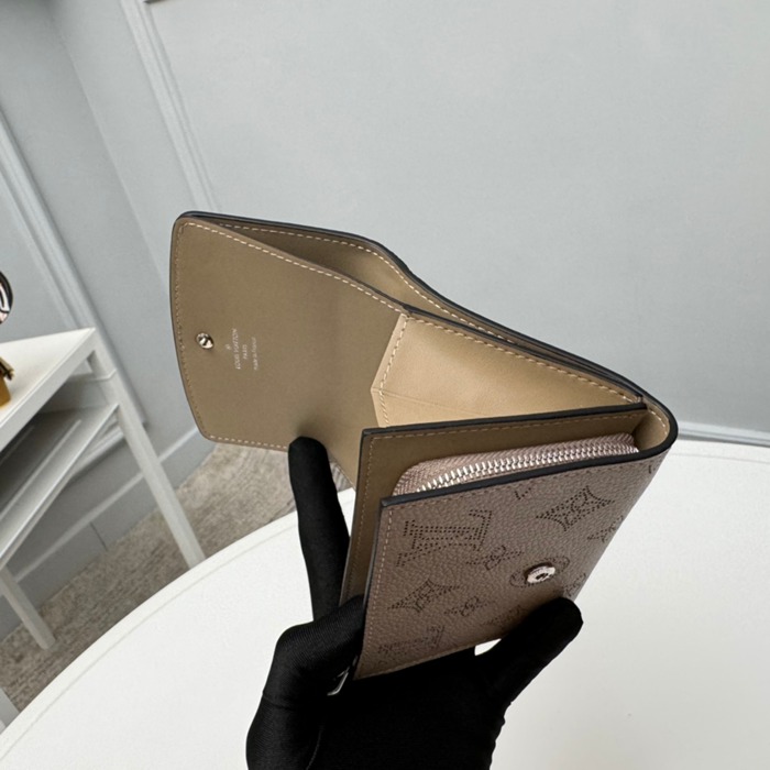 LOUIS VUITTON M62542 イリス短財布 モノグラムレース グレー サイズ:12x9.5cm