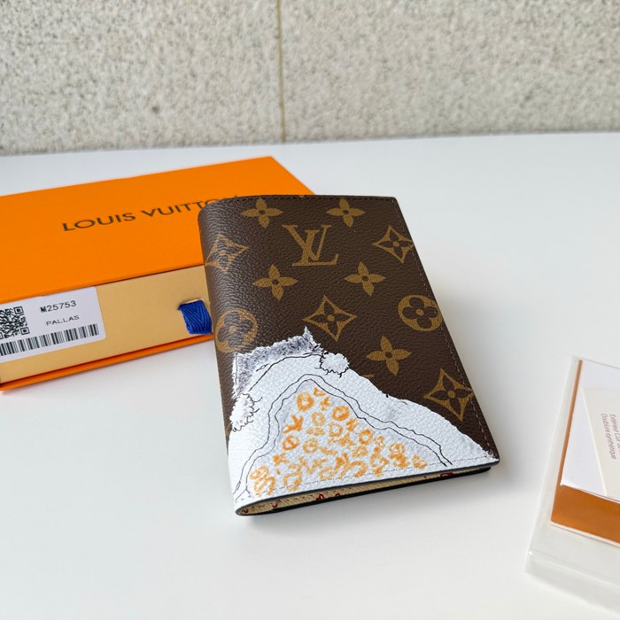 LOUIS VUITTON M25753 パスポートケース グレースコディントンコラボ サイズ:14x10x2.5cm