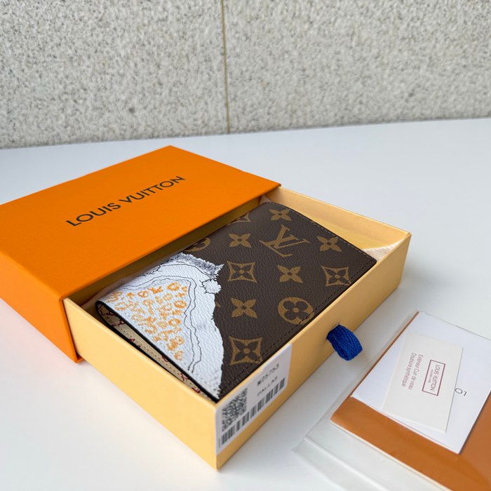 LOUIS VUITTON M25753 パスポートケース グレースコディントンコラボ サイズ:14x10x2.5cm