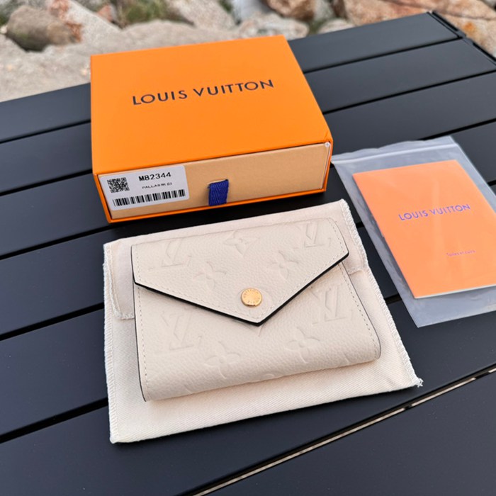 LOUIS VUITTON M82334 ヴィクトリーヌ財布 モノグラムアンプラント ホワイト サイズ:12x9.5x1.5cm