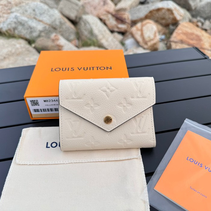 LOUIS VUITTON M82334 ヴィクトリーヌ財布 モノグラムアンプラント ホワイト サイズ:12x9.5x1.5cm