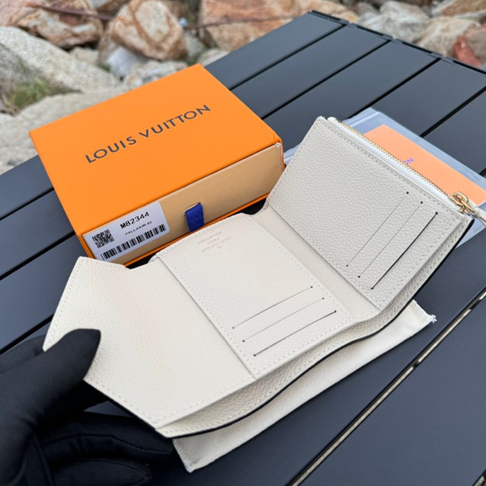 LOUIS VUITTON M82334 ヴィクトリーヌ財布 モノグラムアンプラント ホワイト サイズ:12x9.5x1.5cm