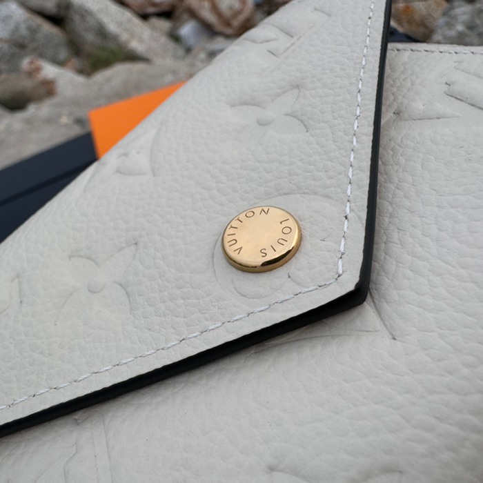 LOUIS VUITTON M82334 ヴィクトリーヌ財布 モノグラムアンプラント ホワイト サイズ:12x9.5x1.5cm