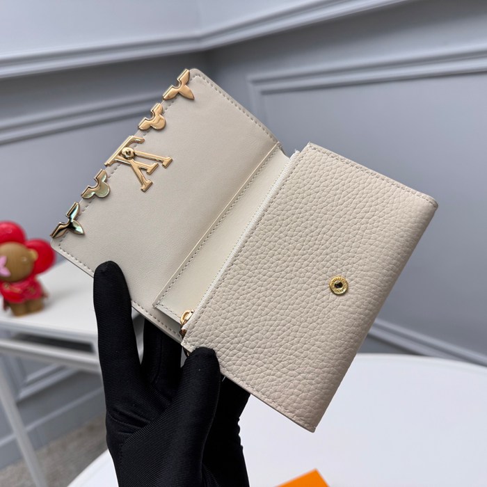LOUIS VUITTON M82835 カピシーヌ コンパクト財布 ホワイト サイズ:13.5x9.5cm