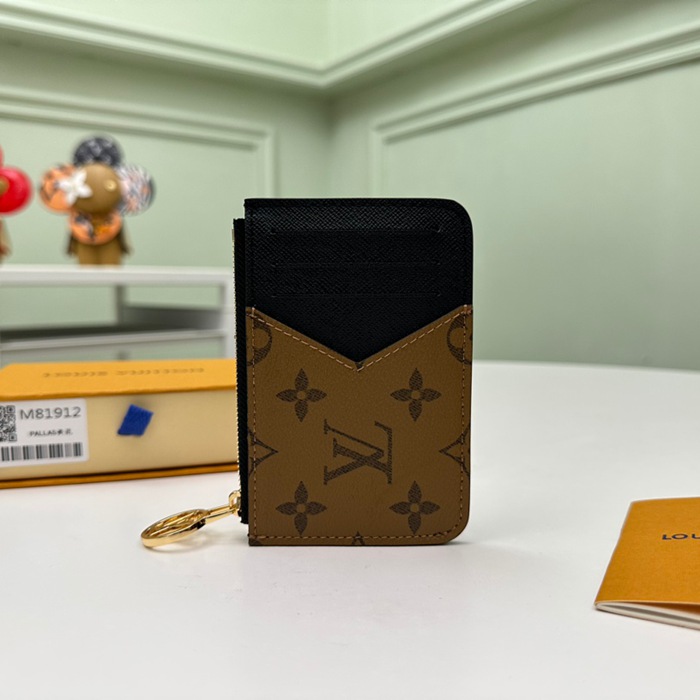 LOUIS VUITTON M81912 ロミーカードケース モノグラム イエローフラワー サイズ:12x8x0.8cm LOUIS VUITTON M81912 ロミーカードケース モノグラム イエローフラワー サイズ:12x8x0.8cm