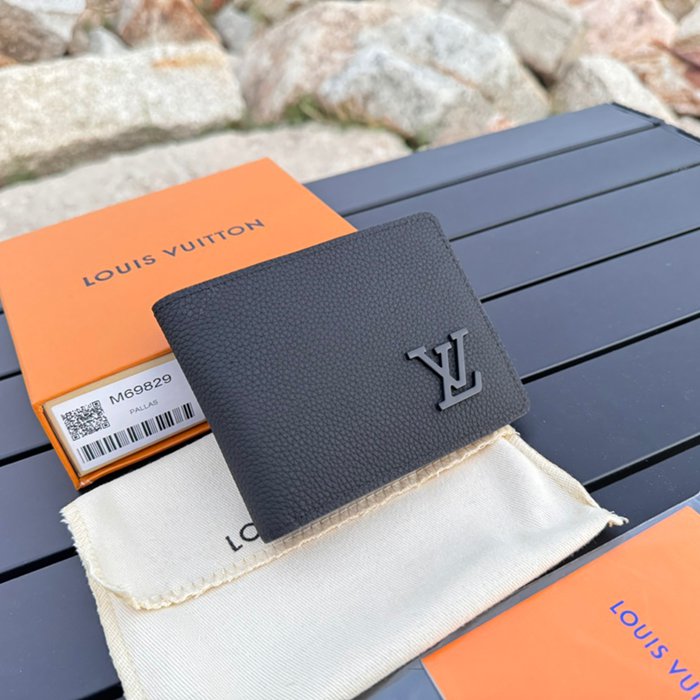 LOUIS VUITTON M69829 マルチプル短財布 LVエアログラム サイズ:11.5x9x1.5cm