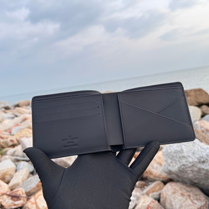 LOUIS VUITTON M69829 マルチプル短財布 LVエアログラム サイズ:11.5x9x1.5cm