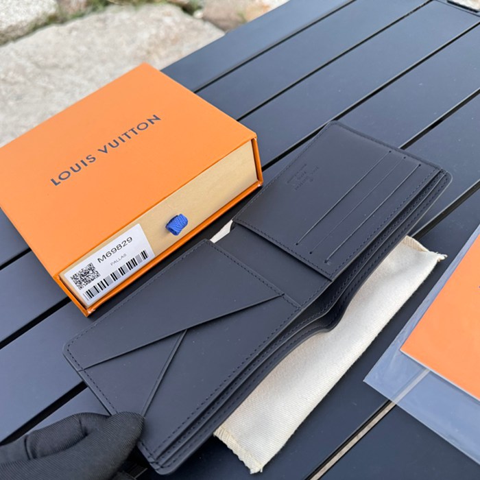 LOUIS VUITTON M69829 マルチプル短財布 LVエアログラム サイズ:11.5x9x1.5cm