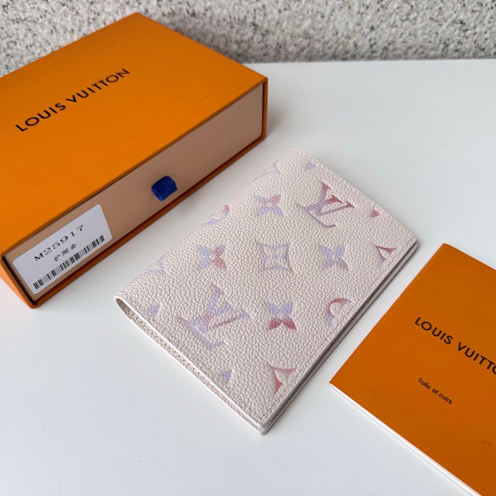 LOUIS VUITTON 25917 パスポートケース モノグラムアンプラント サイズ:10x14x2.5cm