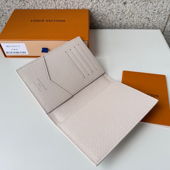LOUIS VUITTON 25917 パスポートケース モノグラムアンプラント サイズ:10x14x2.5cm