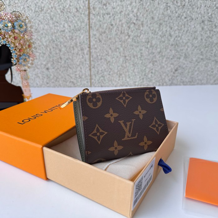 LOUIS VUITTON M25693 リサ財布 モノグラム オリーブ サイズ:9x11.5x1.5cm