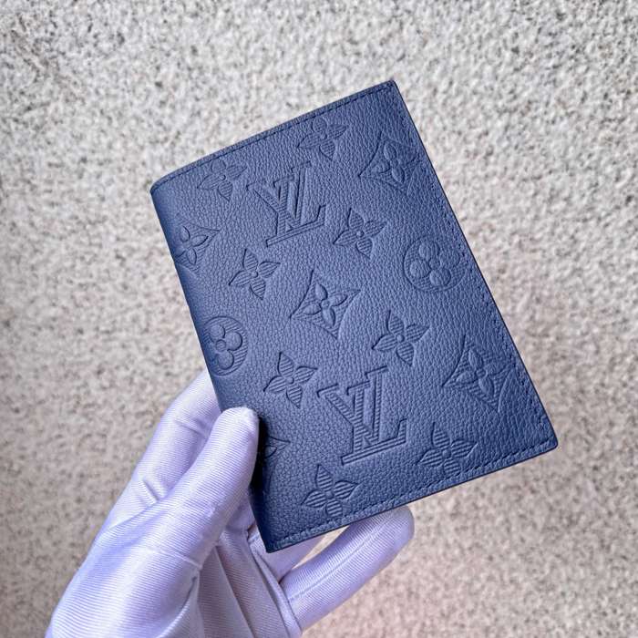 LOUIS VUITTON M14792 パスポートケース モノグラムシャドウ ブルー サイズ:10x14x2.5cm