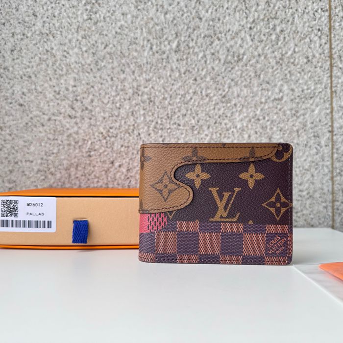 LOUIS VUITTON M26012 短財布 モノグラムランドスケープ サイズ:11x8.5cm LOUIS VUITTON M26012 短財布 モノグラムランドスケープ サイズ:11x8.5cm
