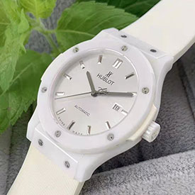 HUBLOT クラシックフュージョン ブラックマジック 542.CM.1770.RX ホワイト 9015搭載 HUBLOT クラシックフュージョン ブラックマジック 542.CM.1770.RX ホワイト 9015搭載
