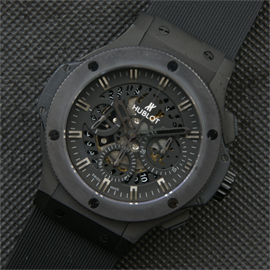 HUBLOT ビッグバン アエロバン 真っ黒スケルトン文字盤 理想的な腕時計