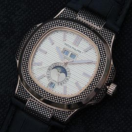 PATEK PHILIPPE ノーチラス アニュアル ホワイト文字盤
