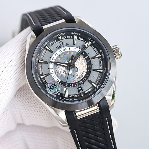 OMEGA 220.92.43.22.99.001 シーマスター アクアテラ GMT ワールドタイマー 43mm 芸能人愛用